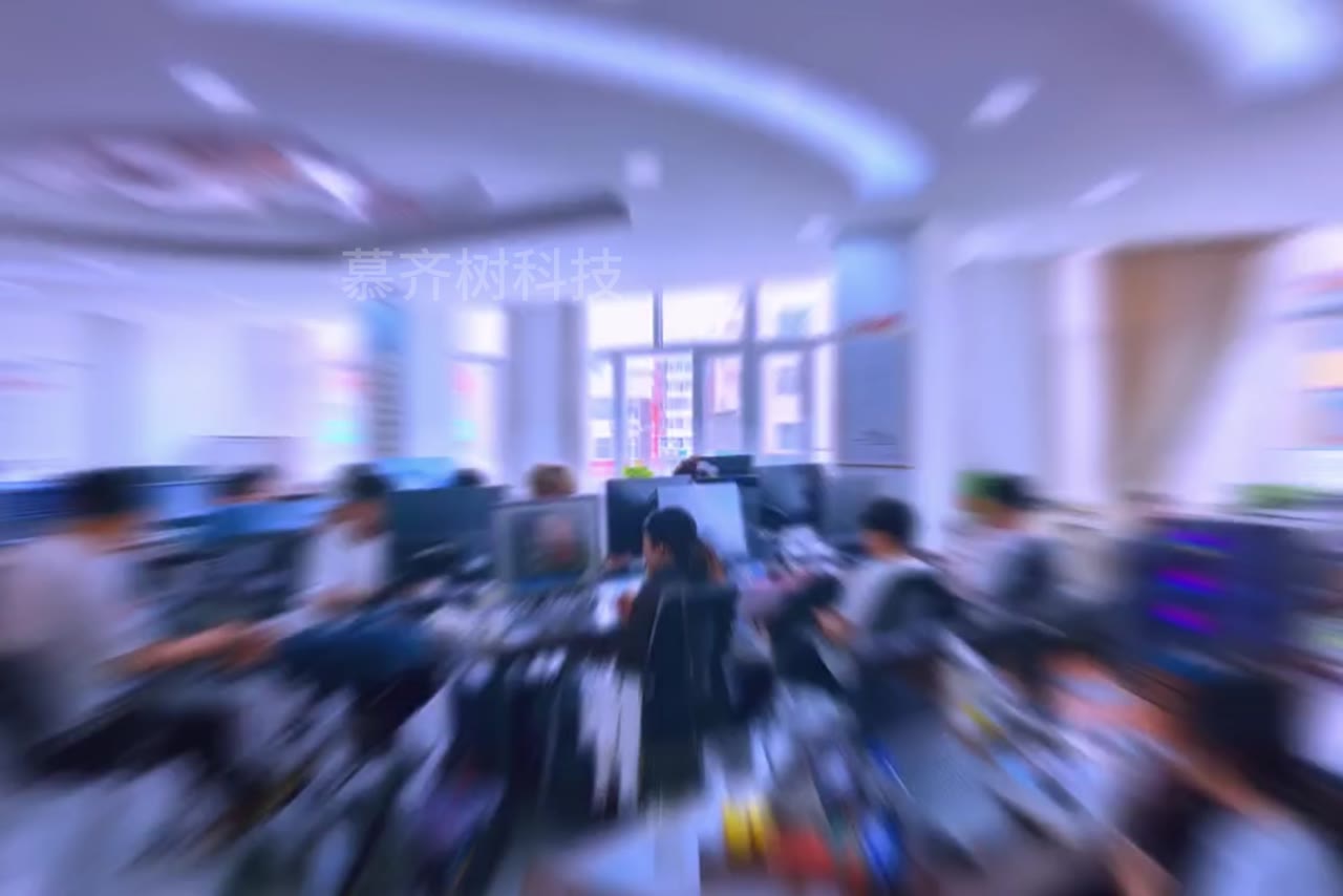 学员在工位实操